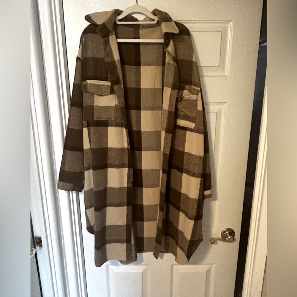 Size XL neutral flannel shacket